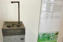 Wasserhahn auf Steinquader