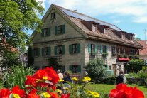 Haus in Huglfing mit Blumen - Unser Dorf hat Zukunft